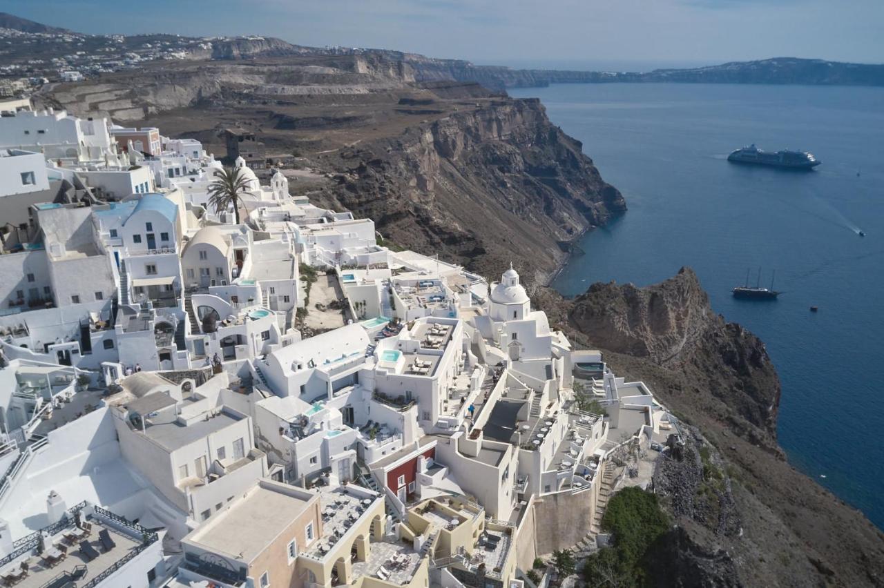 Amphitheater Cave Houses Fira  Exterior photo